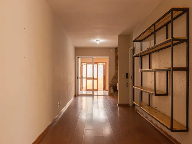 Casa 2 quartos e 2 banheiros, à venda, no bairro Três Vendas em Pelotas