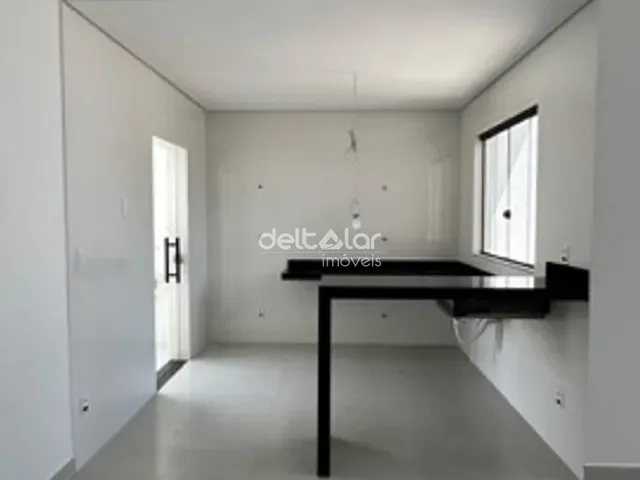 Casa 3 quartos e 3 banheiros, à venda, no bairro Planalto em Belo Horizonte