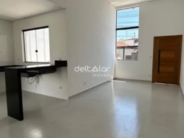 Casa 3 quartos e 3 banheiros, à venda, no bairro Planalto em Belo Horizonte