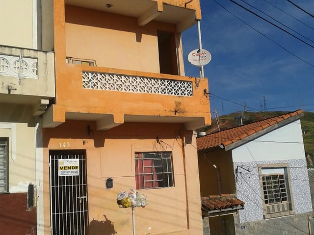 Casa com 128m², à venda, no bairro Centro em Aparecida