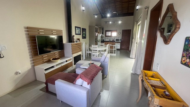 Casa 2 quartos e 2 banheiros, à venda, no bairro Laranjal em Pelotas
