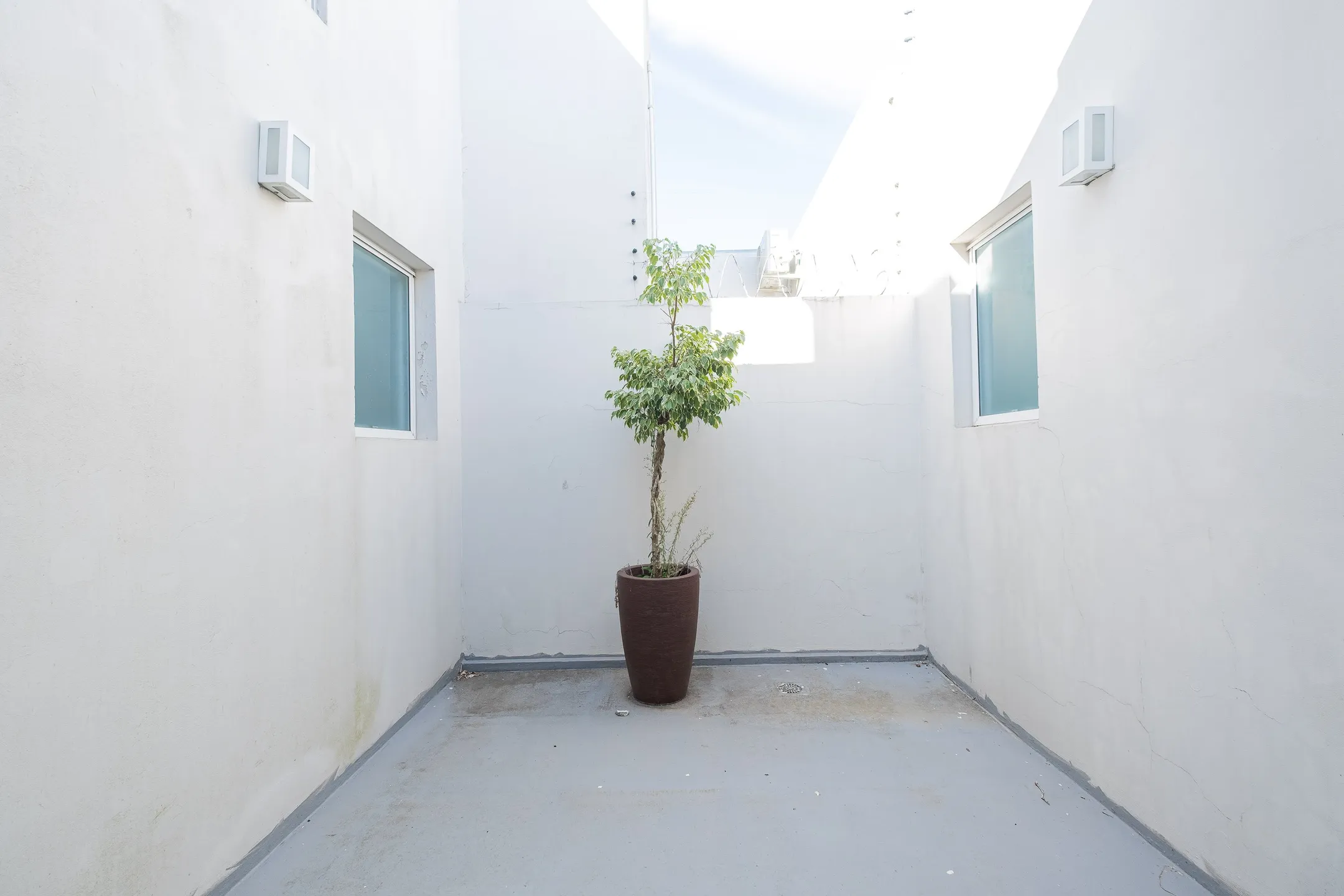 Casa à venda no Bougainville, Laranjal - com 202 m², 3 quartos (sendo 1 suíte com closet), móveis planejados e área de lazer com churrasqueira e piscina. - 25