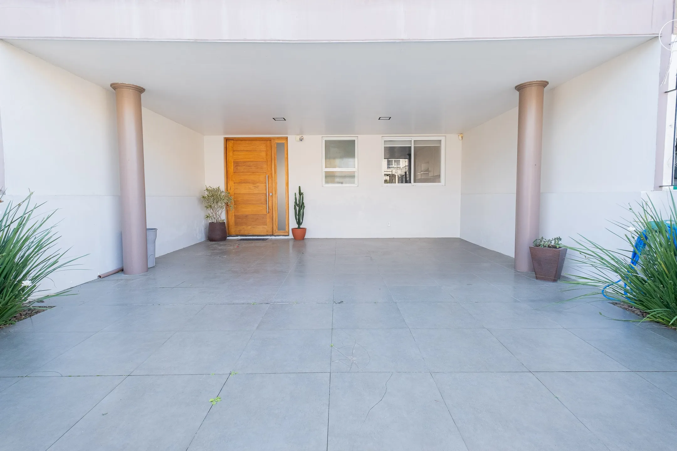 Casa à venda no Bougainville, Laranjal - com 202 m², 3 quartos (sendo 1 suíte com closet), móveis planejados e área de lazer com churrasqueira e piscina. - 26