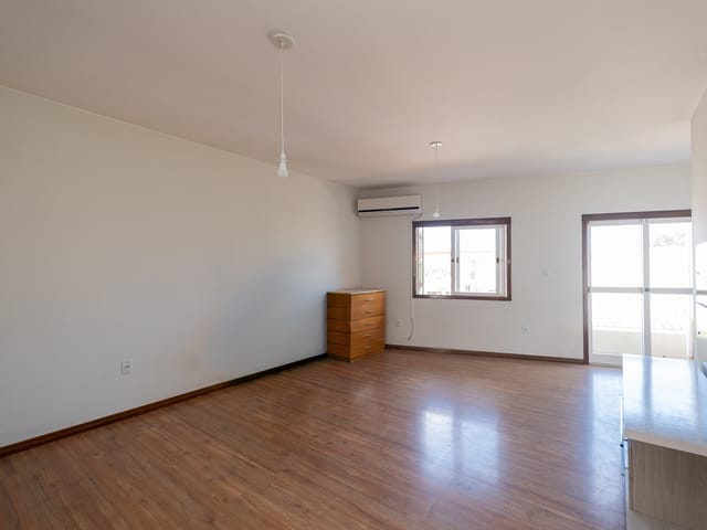 Casa com 216m² 2 quartos e 3 banheiros, para alugar, no bairro Areal em Pelotas