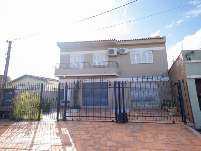 Casa com 216m² 2 quartos e 3 banheiros, para alugar, no bairro Areal em Pelotas