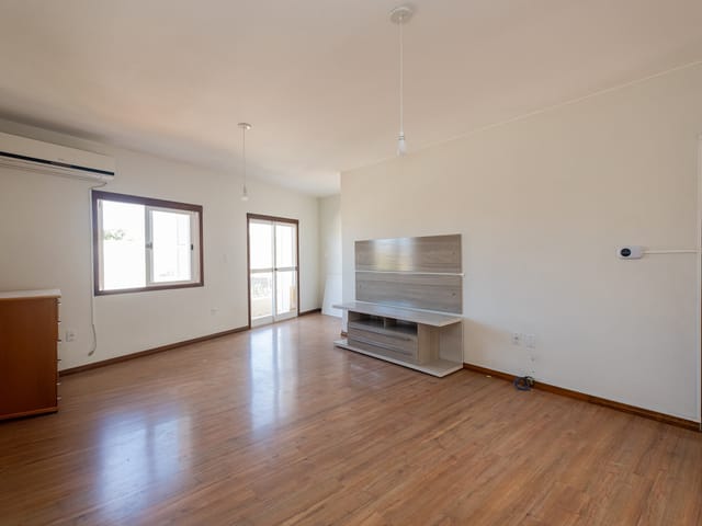 Casa com 216m² 2 quartos e 3 banheiros, para alugar, no bairro Areal em Pelotas