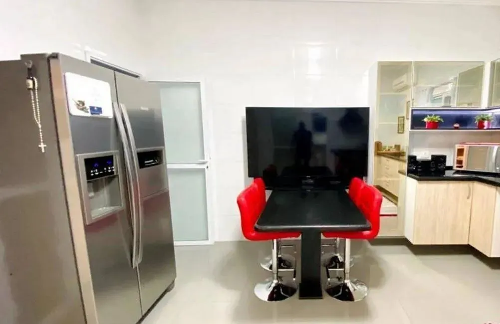 Casa, 4 quartos, 230 m² - Foto 8