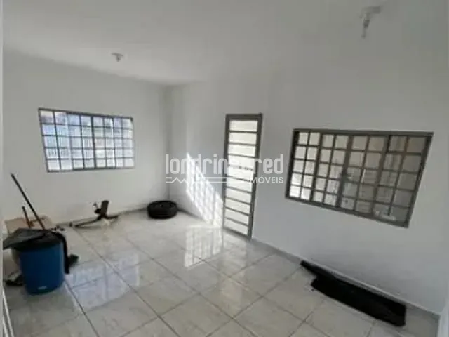 Casa com 200m² 2 quartos e 2 banheiros, à venda, no bairro Assis em Londrina
