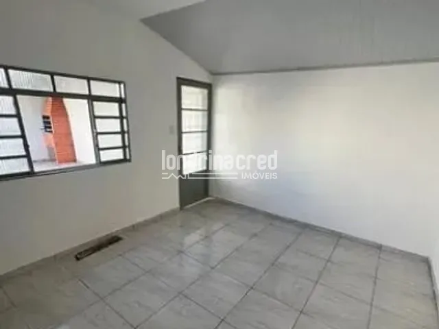 Casa com 200m² 2 quartos e 2 banheiros, à venda, no bairro Assis em Londrina