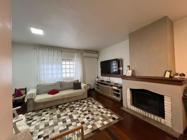 Casa com 300m² 3 quartos e 3 banheiros, à venda, no bairro Três Vendas em Pelotas