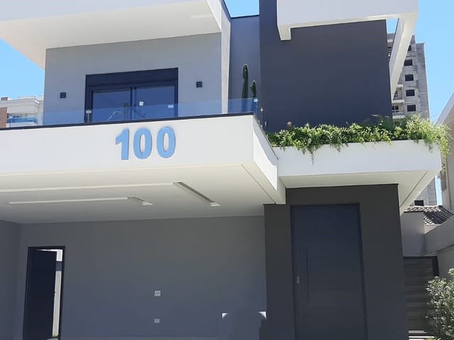 Casa com 250m² 4 quartos e 2 banheiros, à venda, no bairro Urbanova em São José dos Campos