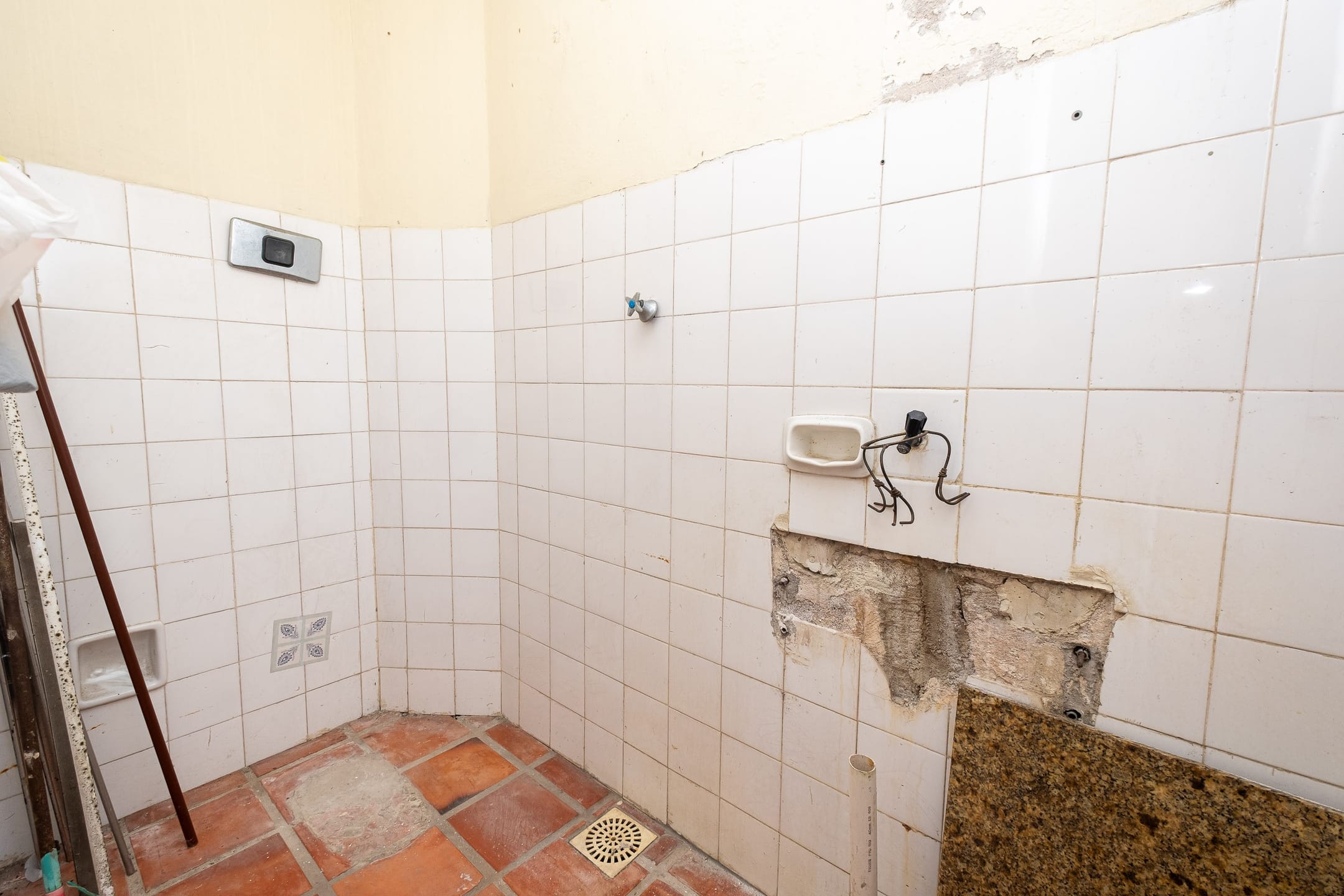 Casa à venda no Recanto de Portugal - com 165 m², 3 quartos, lareira, churrasqueira, pátio com piscina e portão eletrônico. - 16