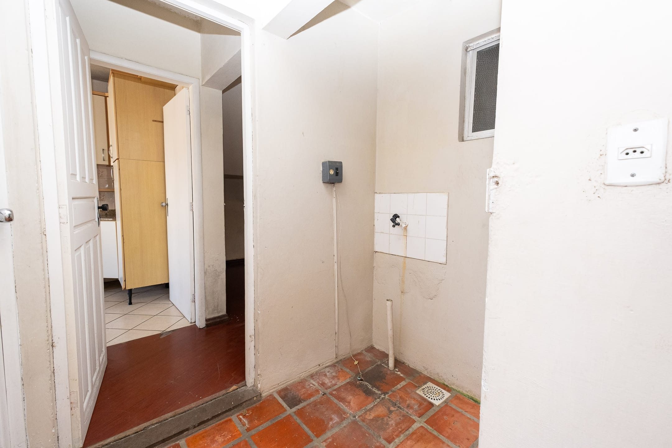 Casa à venda no Recanto de Portugal - com 165 m², 3 quartos, lareira, churrasqueira, pátio com piscina e portão eletrônico. - 17