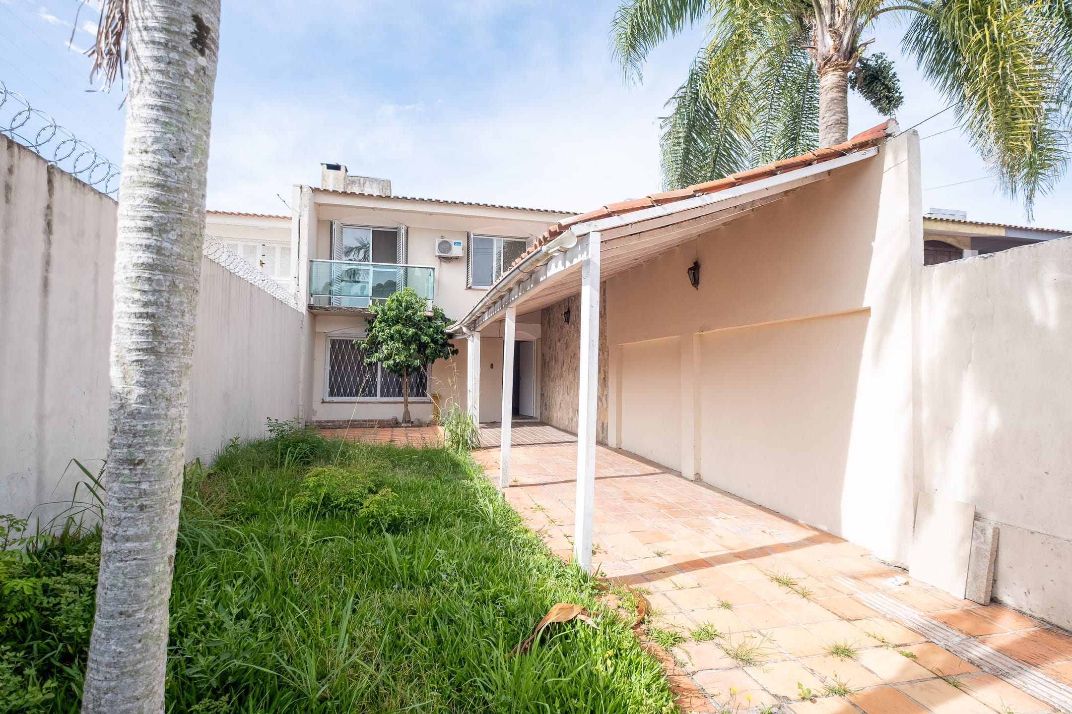Casa à venda no Recanto de Portugal - com 165 m², 3 quartos, lareira, churrasqueira, pátio com piscina e portão eletrônico. - 22