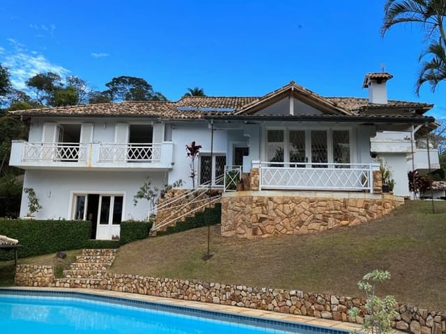 Casa 4 quartos e 3 banheiros, à venda, no bairro Itaipava em Petrópolis