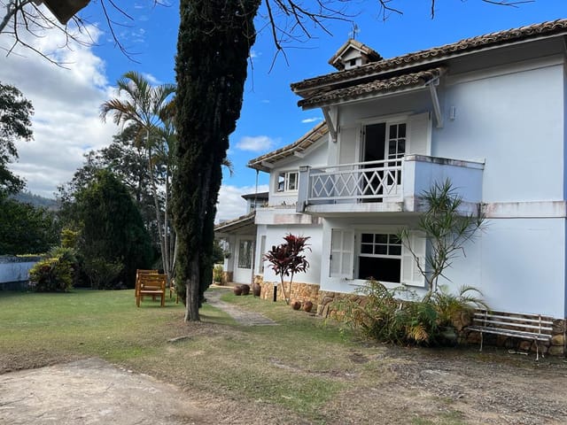Casa 4 quartos e 3 banheiros, à venda, no bairro Itaipava em Petrópolis