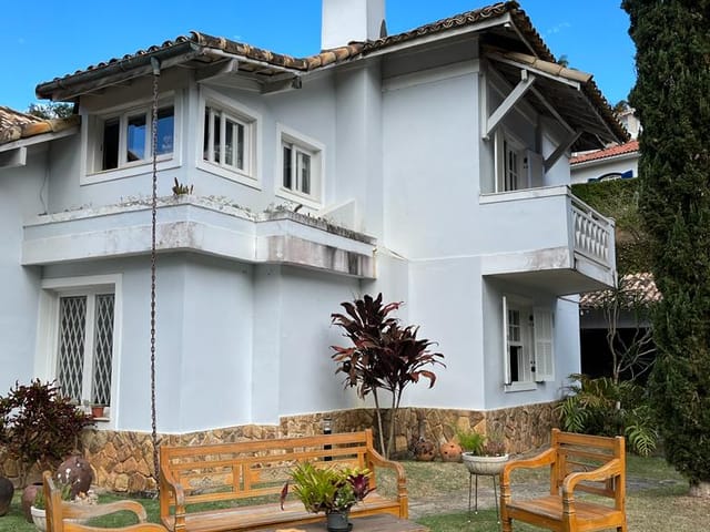 Casa 4 quartos e 3 banheiros, à venda, no bairro Itaipava em Petrópolis