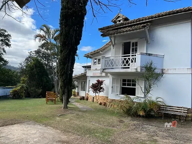 Casa 4 quartos e 3 banheiros, à venda, no bairro Itaipava em Petrópolis