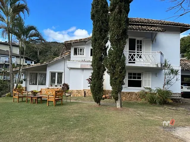 Casa 4 quartos e 3 banheiros, à venda, no bairro Itaipava em Petrópolis