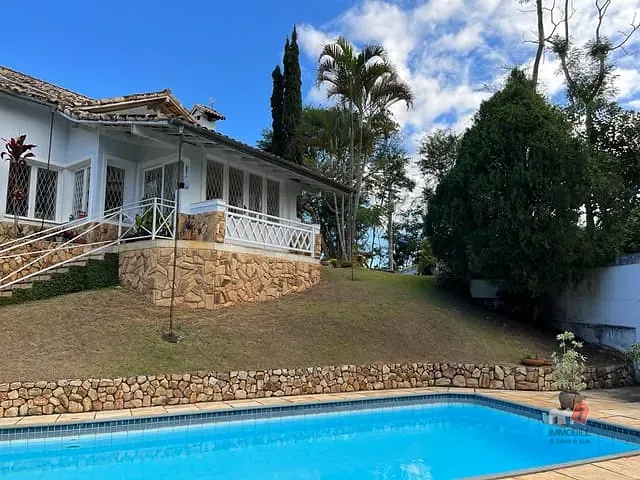 Casa 4 quartos e 3 banheiros, à venda, no bairro Itaipava em Petrópolis