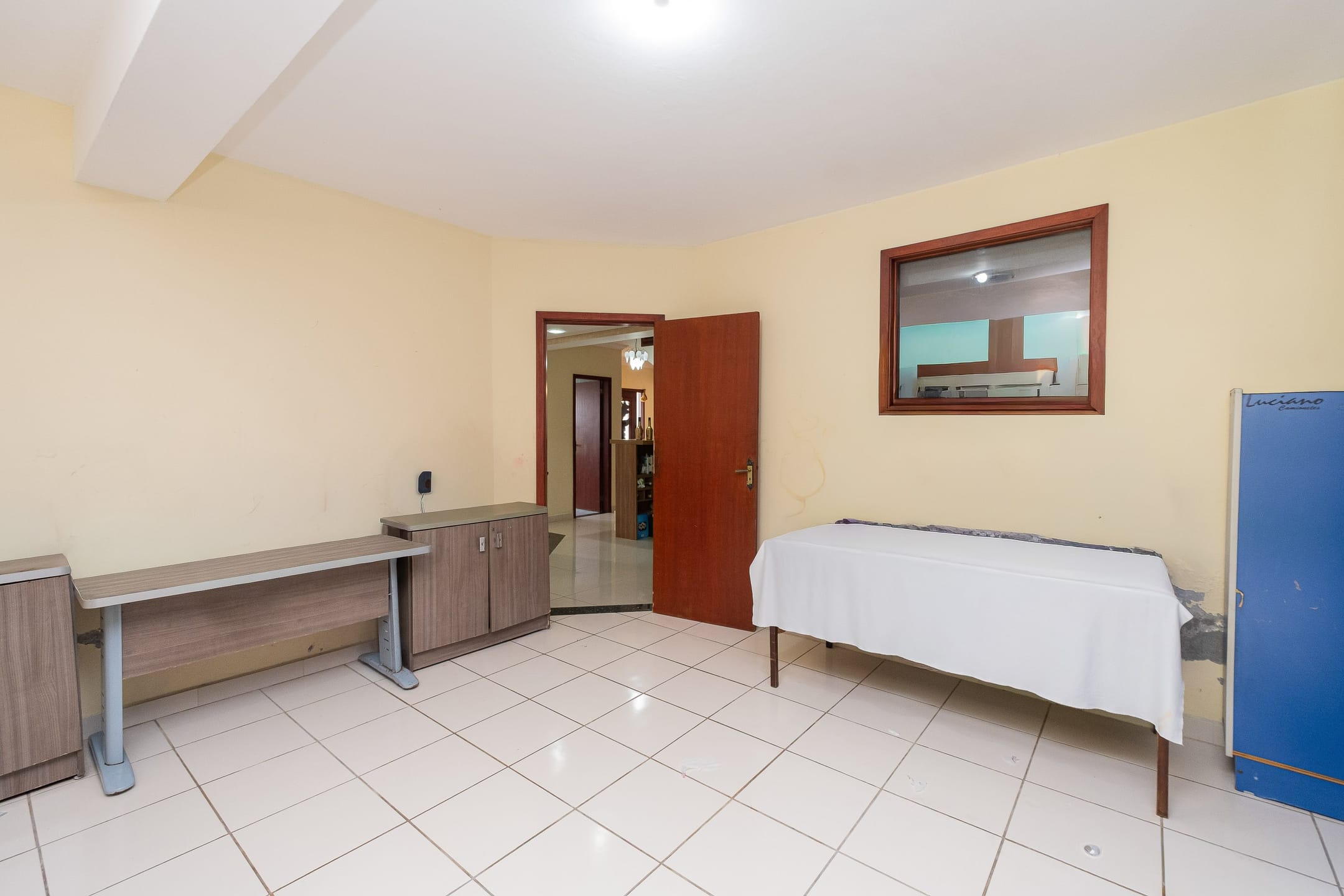 Casa à venda na Zona Norte de Pelotas - 600 m², 4 quartos (sendo 3 suítes), móveis planejados, lareira e área gourmet com churrasqueira. - 9