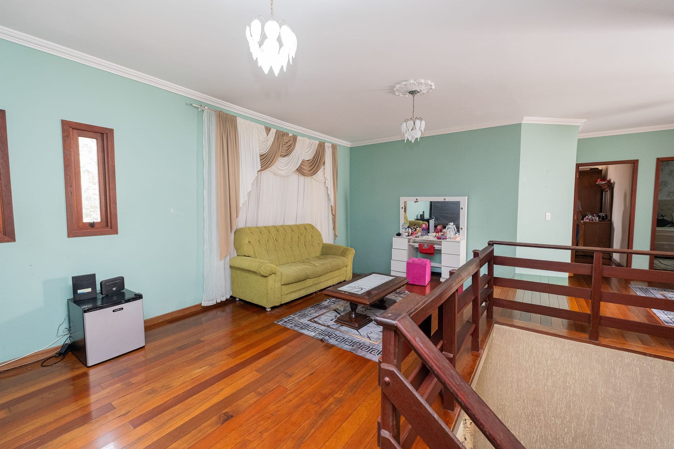 Casa à venda na Zona Norte de Pelotas - 600 m², 4 quartos (sendo 3 suítes), móveis planejados, lareira e área gourmet com churrasqueira. - 10