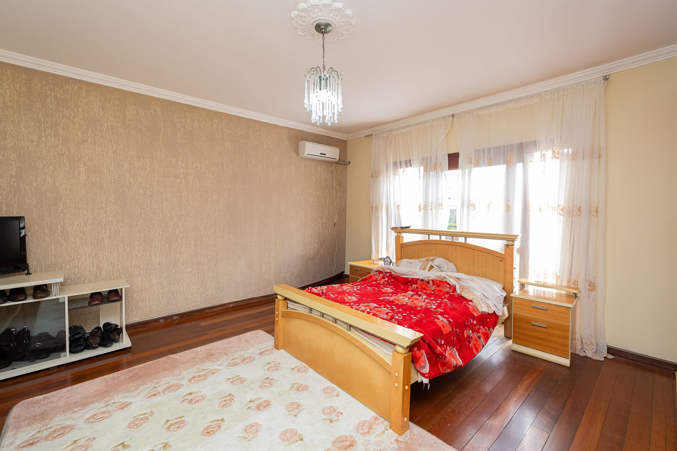 Casa à venda na Zona Norte de Pelotas - 600 m², 4 quartos (sendo 3 suítes), móveis planejados, lareira e área gourmet com churrasqueira. - 19