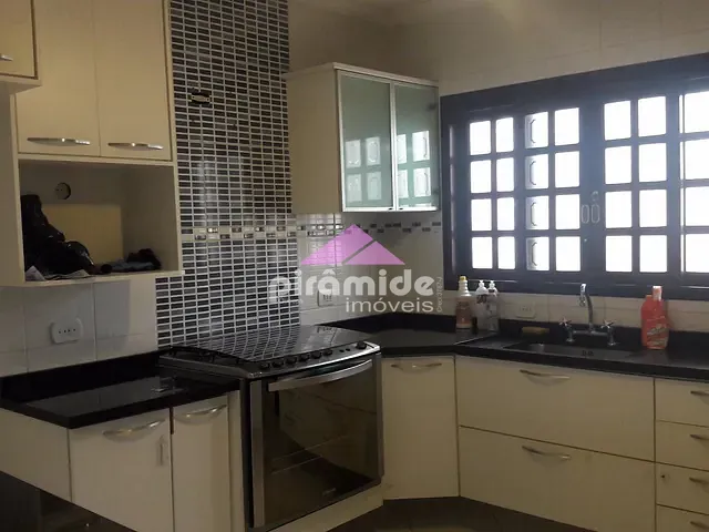 Casa com 250m² 3 quartos e 3 banheiros, à venda, no bairro Jardim das Indústrias em São José dos Campos