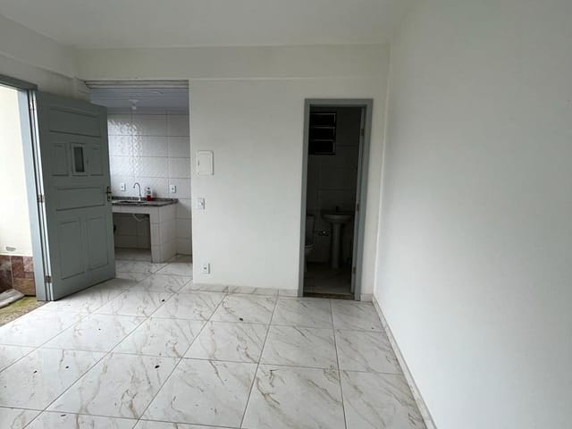 Casa 1 quarto e 1 banheiro, para alugar, no bairro Chácara Flora em Petrópolis