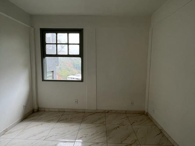 Casa 1 quarto e 1 banheiro, para alugar, no bairro Chácara Flora em Petrópolis