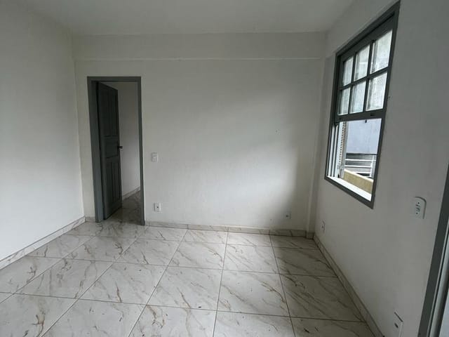 Casa 1 quarto e 1 banheiro, para alugar, no bairro Chácara Flora em Petrópolis