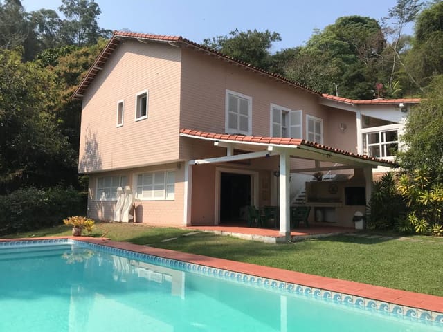 Casa com 2700m² 5 quartos e 2 banheiros, à venda, no bairro Itaipava em Petrópolis