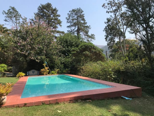 Casa com 2700m² 5 quartos e 2 banheiros, à venda, no bairro Itaipava em Petrópolis