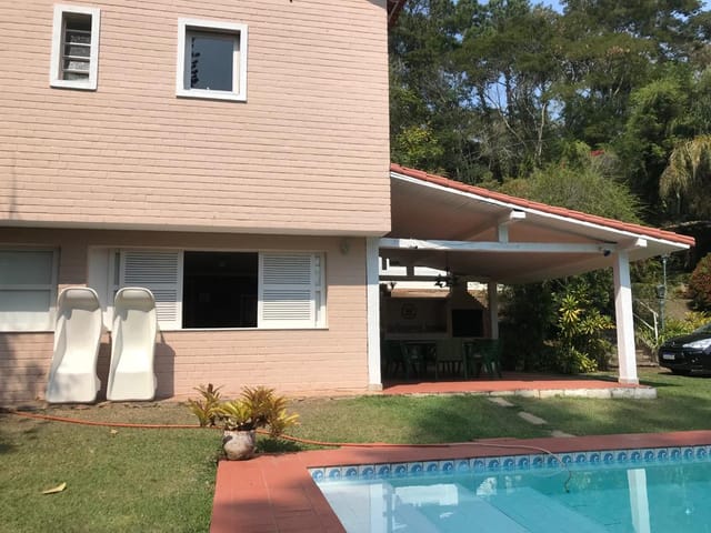 Casa com 2700m² 5 quartos e 2 banheiros, à venda, no bairro Itaipava em Petrópolis
