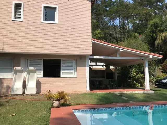 Casa com 2700m² 5 quartos e 2 banheiros, à venda, no bairro Itaipava em Petrópolis