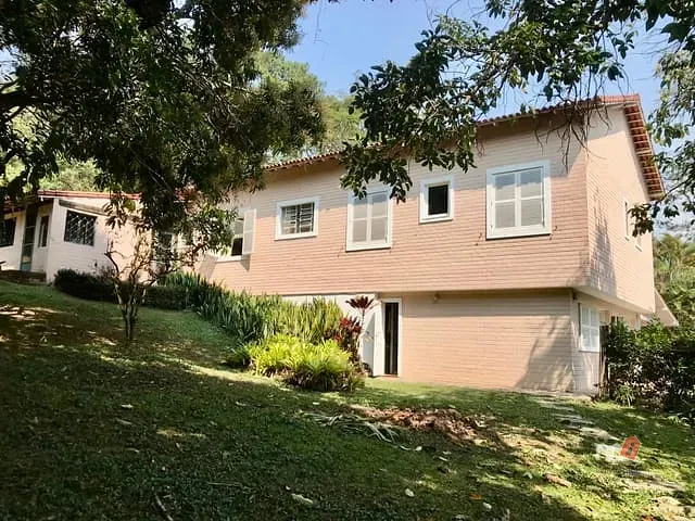 Casa com 2700m² 5 quartos e 2 banheiros, à venda, no bairro Itaipava em Petrópolis
