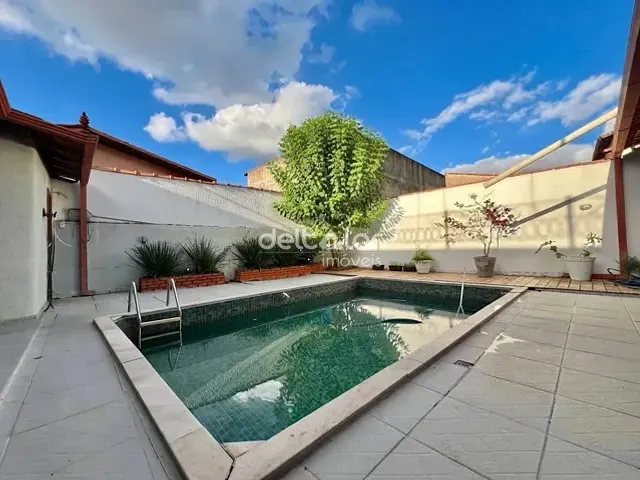Casa com 360m² 3 quartos e 4 banheiros, à venda, no bairro Santa Mônica em Belo Horizonte