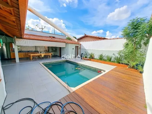 Casa com 360m² 3 quartos e 4 banheiros, à venda, no bairro Santa Mônica em Belo Horizonte
