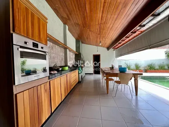 Casa com 360m² 3 quartos e 4 banheiros, à venda, no bairro Santa Mônica em Belo Horizonte