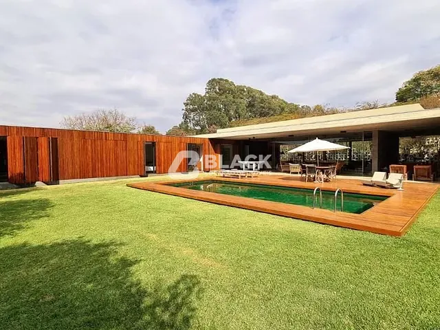 Casa com 2000m² 5 quartos e 6 banheiros, à venda ou para alugar, no bairro Fazenda Boa Vista em Porto Feliz
