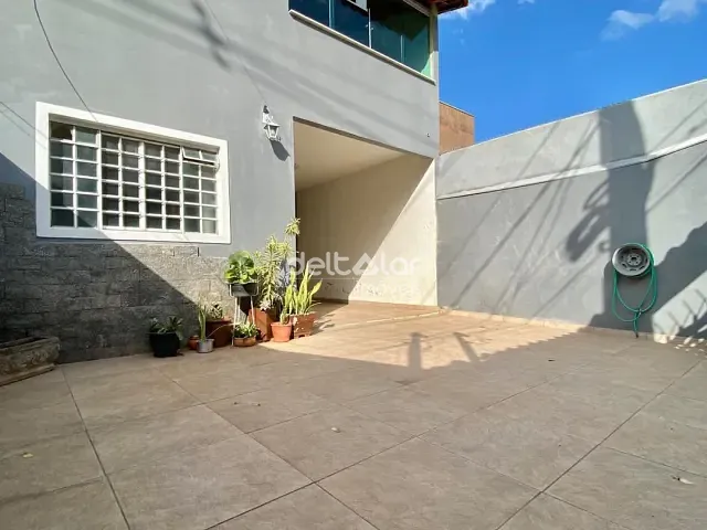 Casa com 200m² 4 quartos e 2 banheiros, para alugar, no bairro Santa Terezinha em Belo Horizonte