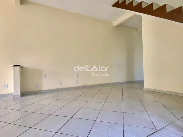 Casa com 200m² 4 quartos e 2 banheiros, para alugar, no bairro Santa Terezinha em Belo Horizonte