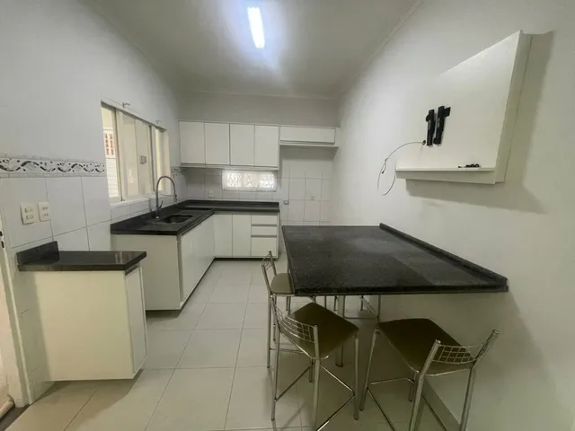 Casa com 252m² 3 quartos e 2 banheiros, para alugar, no bairro Urbanova em São José Dos Campos