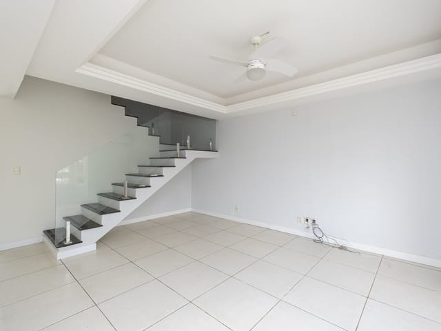 Casa com 384m² 4 quartos e 4 banheiros, à venda ou para alugar, no bairro Areal em Pelotas