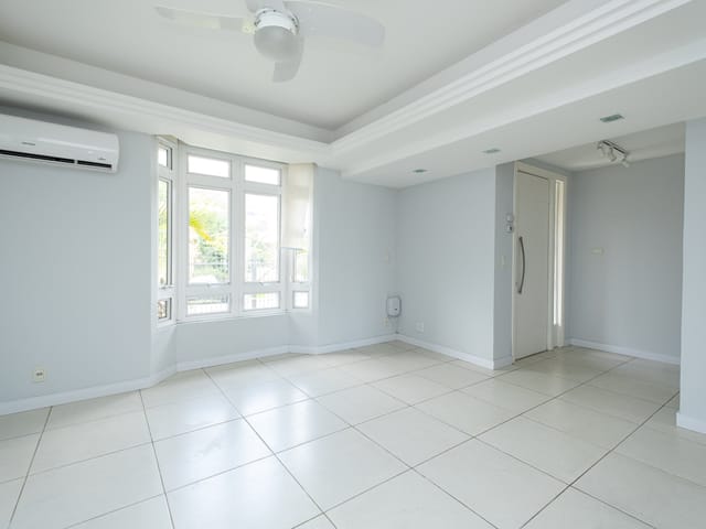 Casa com 384m² 4 quartos e 4 banheiros, à venda ou para alugar, no bairro Areal em Pelotas