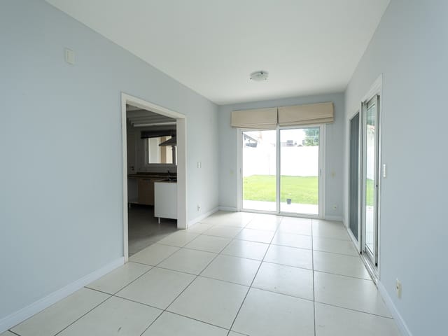 Casa com 384m² 4 quartos e 4 banheiros, à venda ou para alugar, no bairro Areal em Pelotas