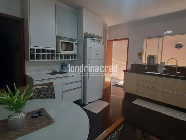 Casa com 180m² 3 quartos e 3 banheiros, à venda, no bairro San Fernando em Londrina