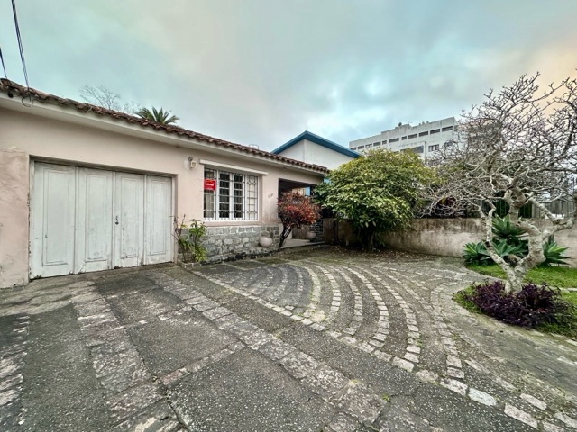 Casa com 300m² 3 quartos e 3 banheiros, à venda, no bairro Centro em Pelotas