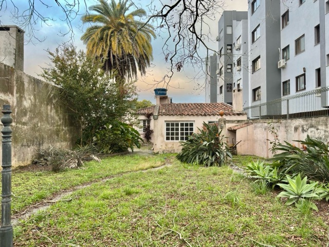 Casa com 300m² 3 quartos e 3 banheiros, à venda, no bairro Centro em Pelotas