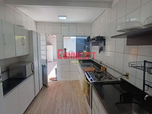 Casa com 160m² 2 quartos e 2 banheiros, à venda, no bairro Jardim Cristo Redentor em Ribeirão Preto